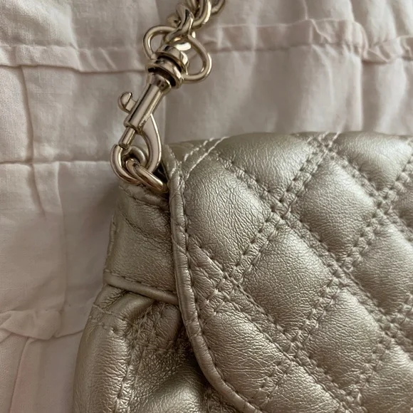 Express metallic gold quilted handbag - Picture 3 of 3